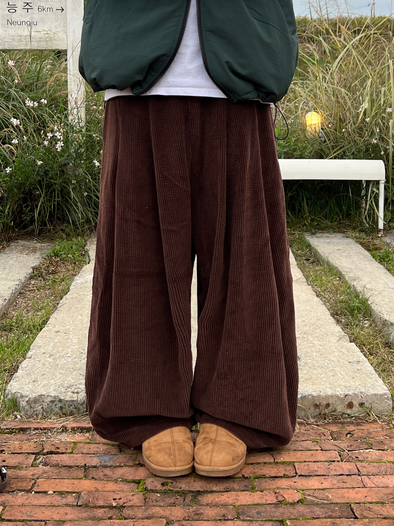 ESOO（イス）の「Corduroy Balloon Banding Pants (2 colors)（Pants）」