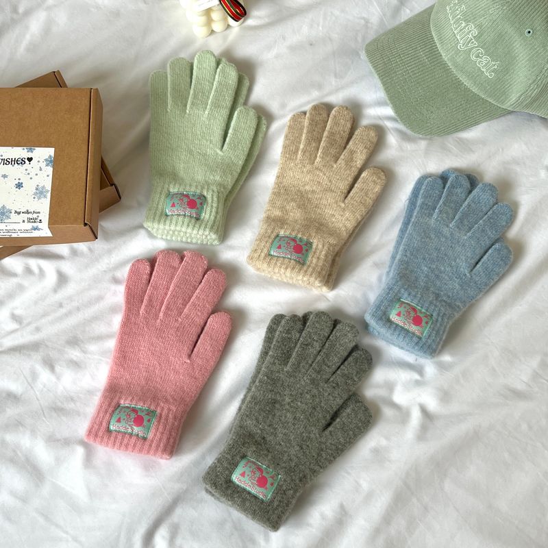 Hadde Studio（ハッデスタジオ）の「サンタキャットニットグローブ (5 color)（ファッション小物）」