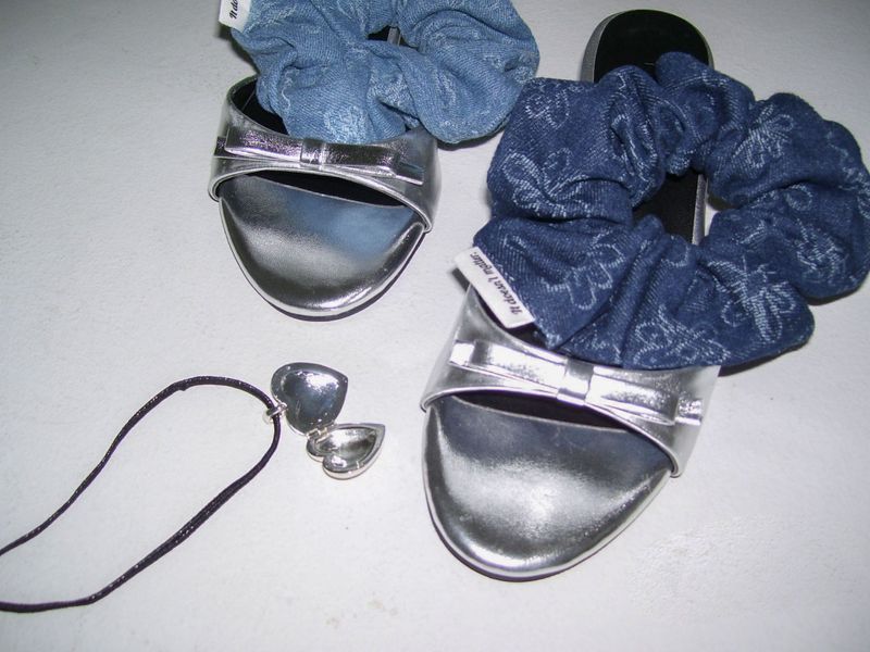 Flower denim scrunchie (Light blue)