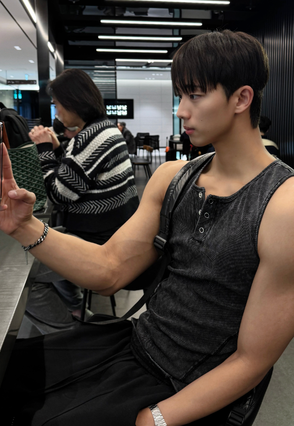 Pigment Dyeing Washing Vintage Muscle Fit Henley Neck Sleeveless Shirt