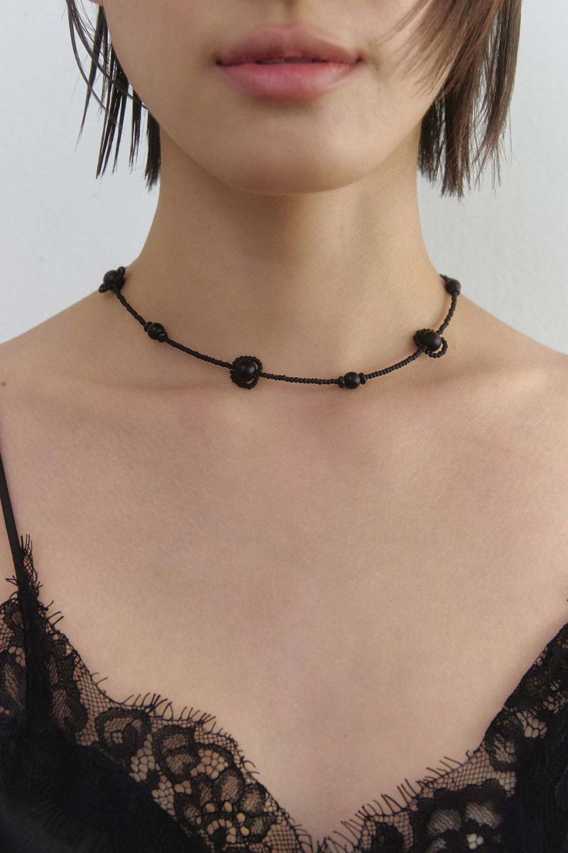 Onyx linked pattern necklace – short