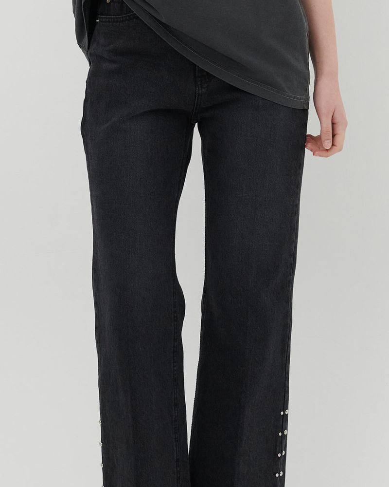 STUDS FLARED JEANS [BLACK]