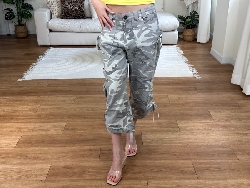 ribbon camo capri pants