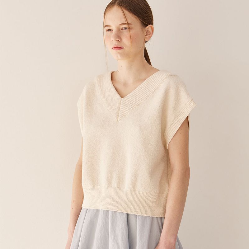 Crumble v-neck vest_cream