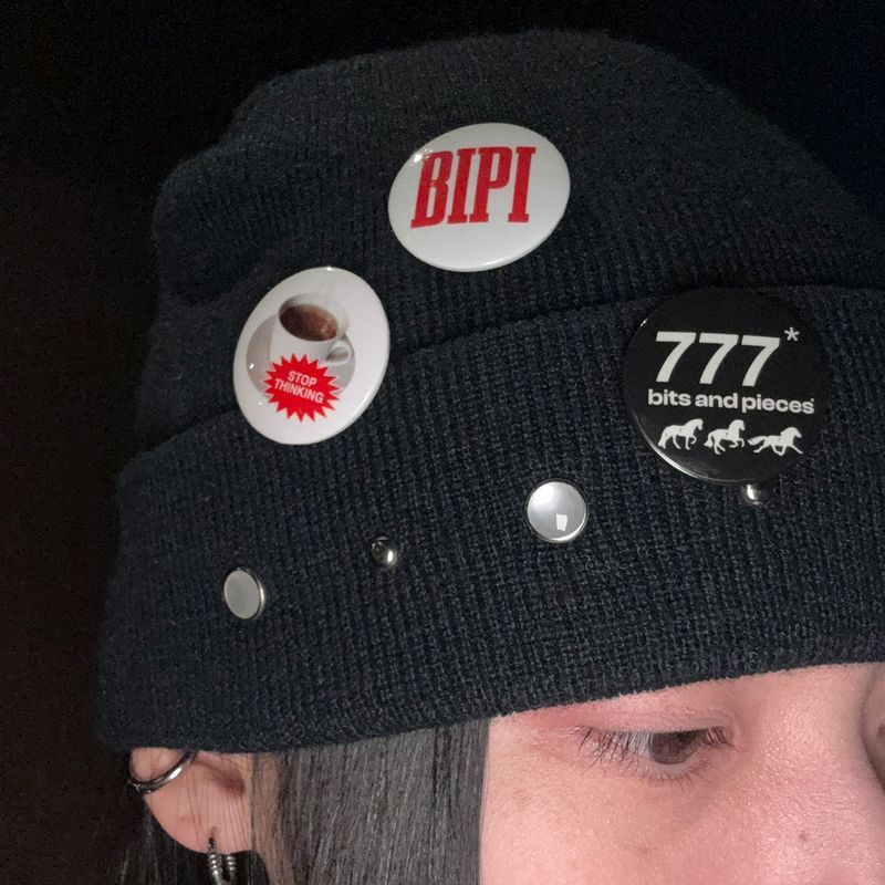 stop thinking / pin button set.2 brown