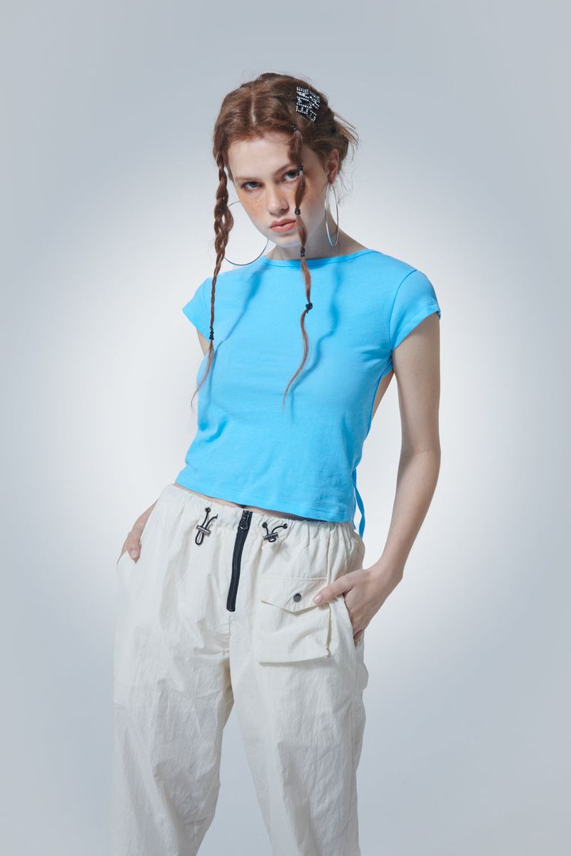 バックレスTシャツ