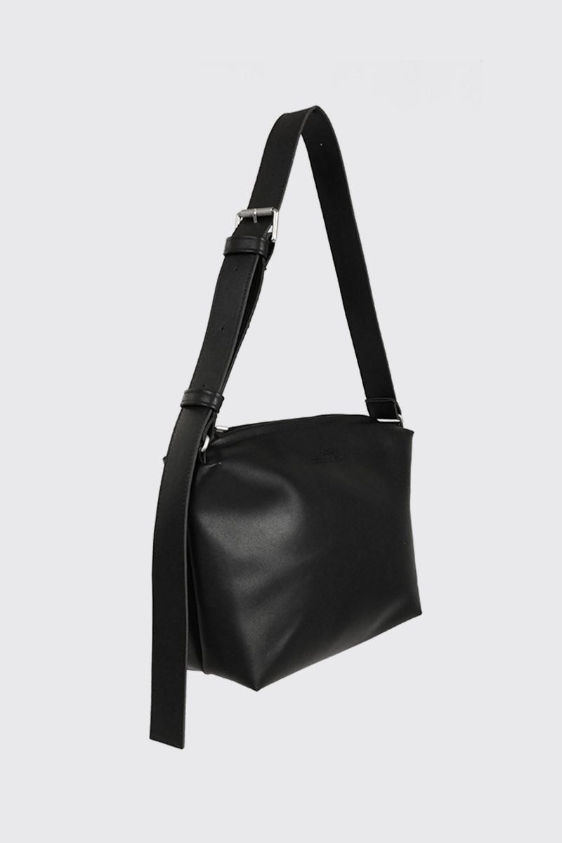 INNEQ（イネク）の「Chunky Buckle Standard Bag black（Bags）」