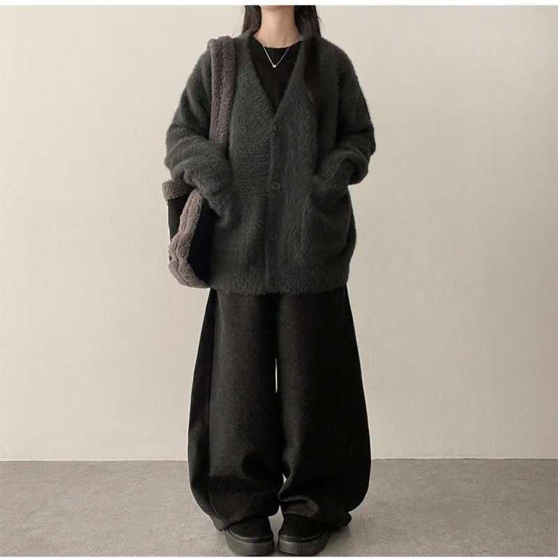 Mende Curved Incision Woolen Wide Pants