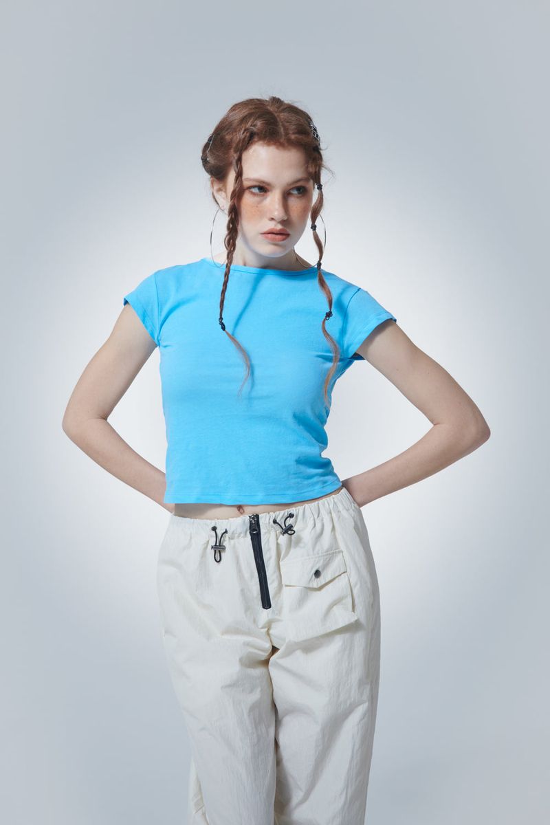 バックレスTシャツ