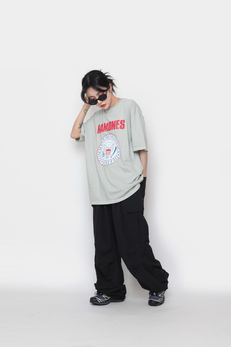 wide pocket cargo pants