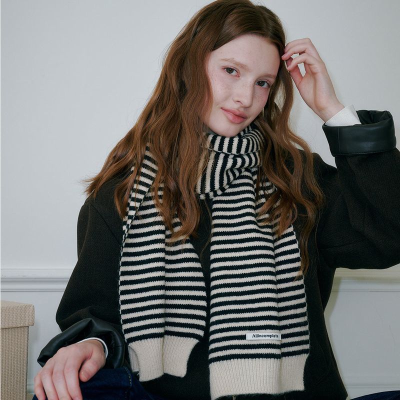 Candy Stripe Knit Muffler (Ivory & Black)