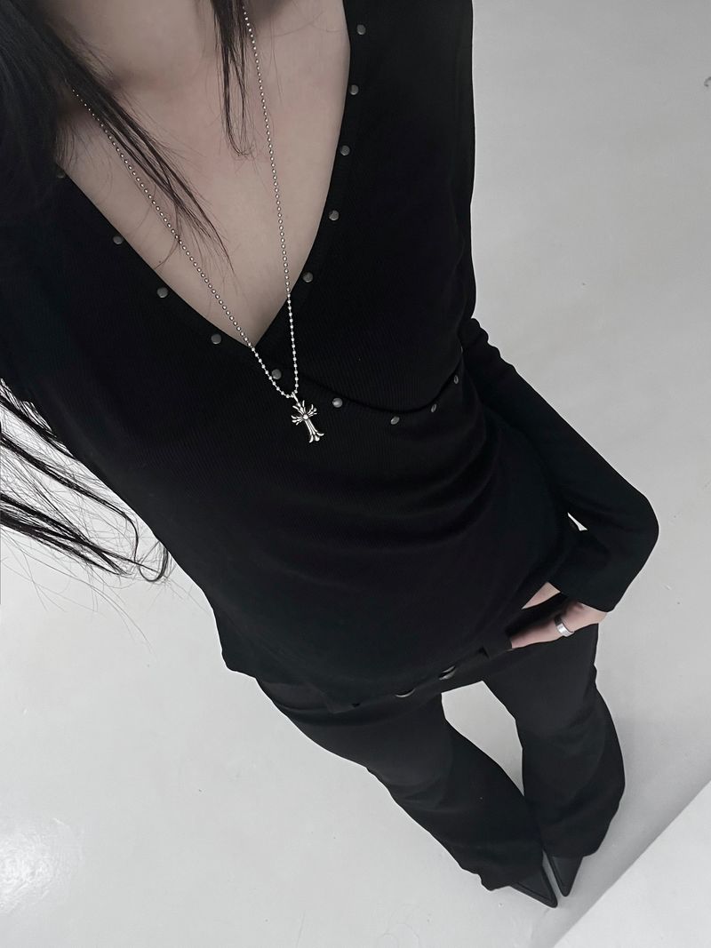 stud wrap v-neck ribbed T