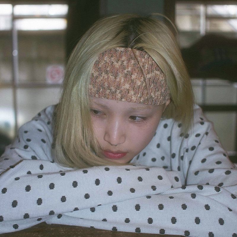 KOOKEESEE（クキシ）の「ウィンクルヘッドバンド (マーブルベージュ)（ヘアアクセサリー）」