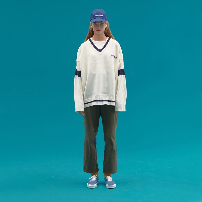 BLONDNINE(ブロンドナイン)の「WAPPEN V NECK KNIT SWEATER_WHITE(Tops)」