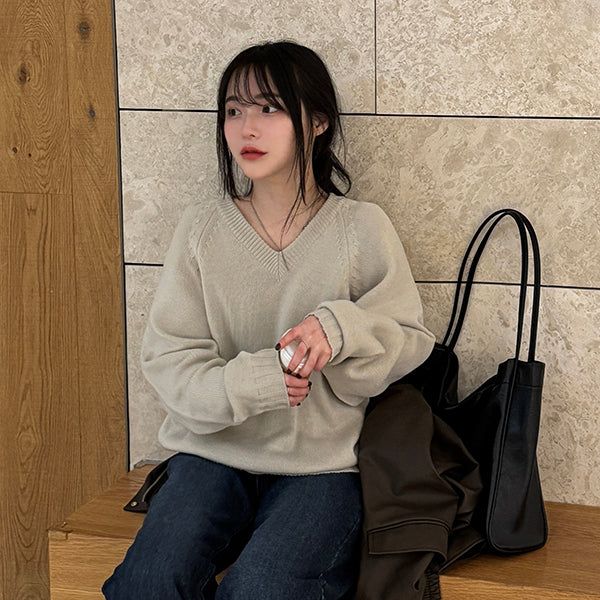 hijjoo（ハイチュー）の「Latv raglan V-neck knitwear（Tops）」