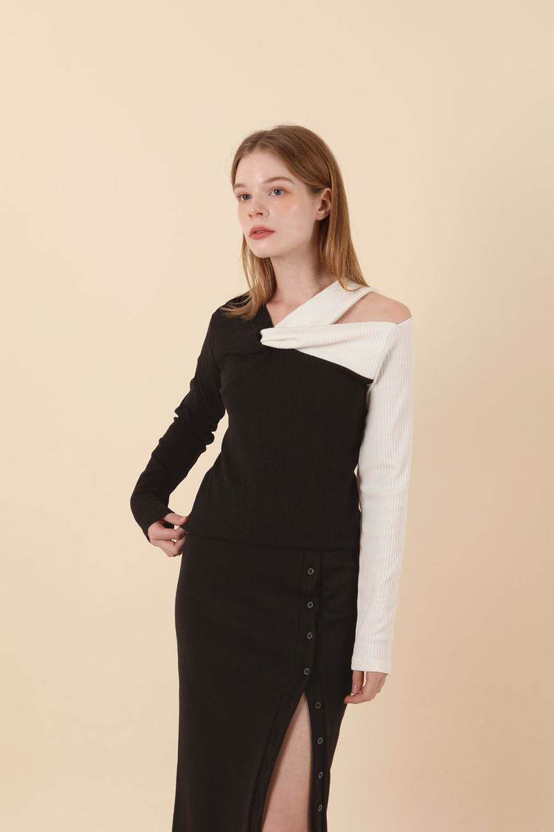 Twist Off Shoulder T-shirt Black