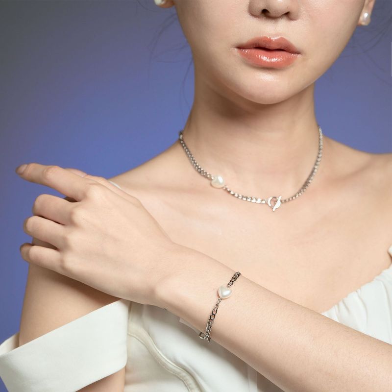 Heart Pearl Toggle Bar Choker