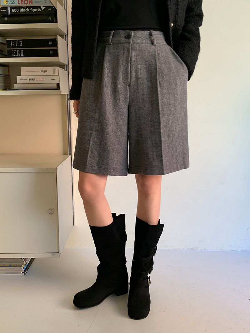 [MADE] Fidic Wool Herringbone Bermuda Pants