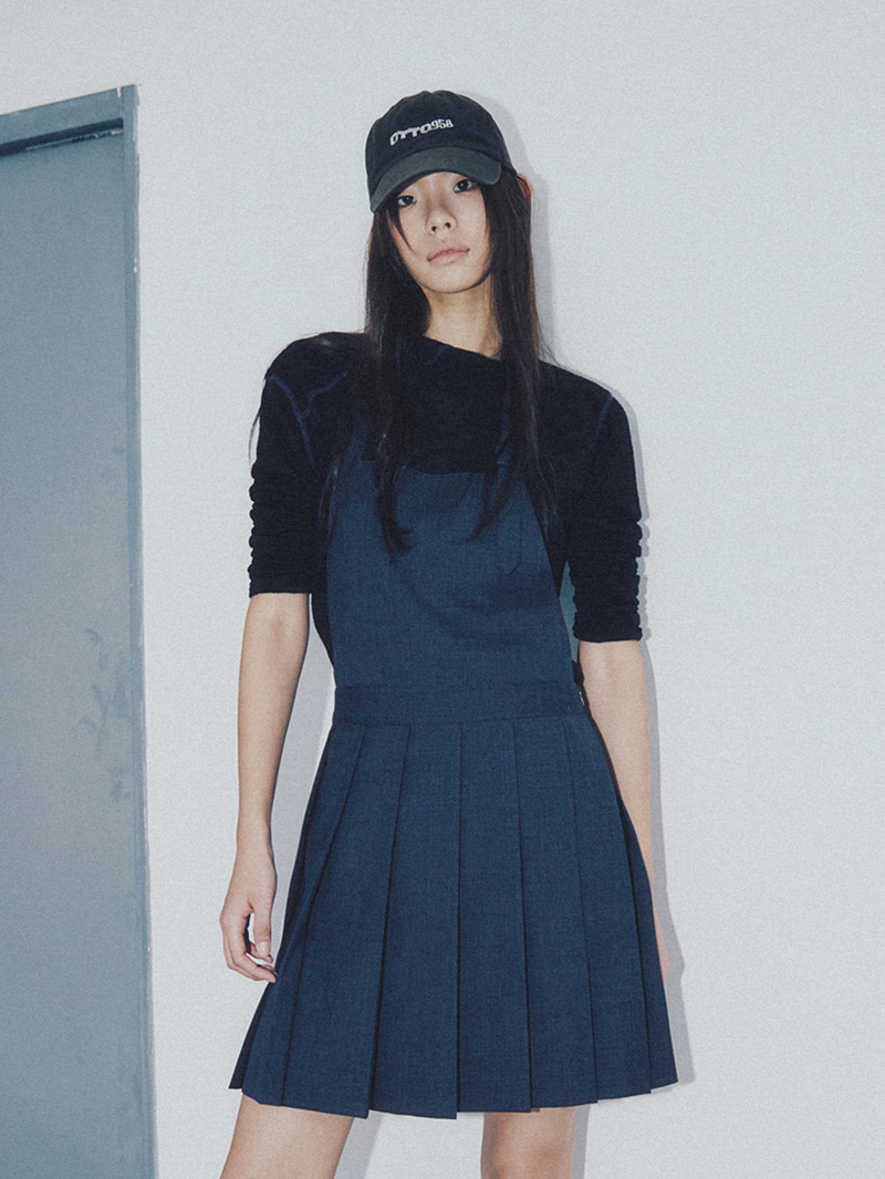 REALITY FICTION(リアリティーフィクション)の「Unbalanced Stitch Turtleneck Tee Black(Tops)」