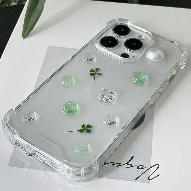 Ellebelle market（エルベルマーケット）の「[made]Lucky clover resin phonecase （Smartphone Accessories）」