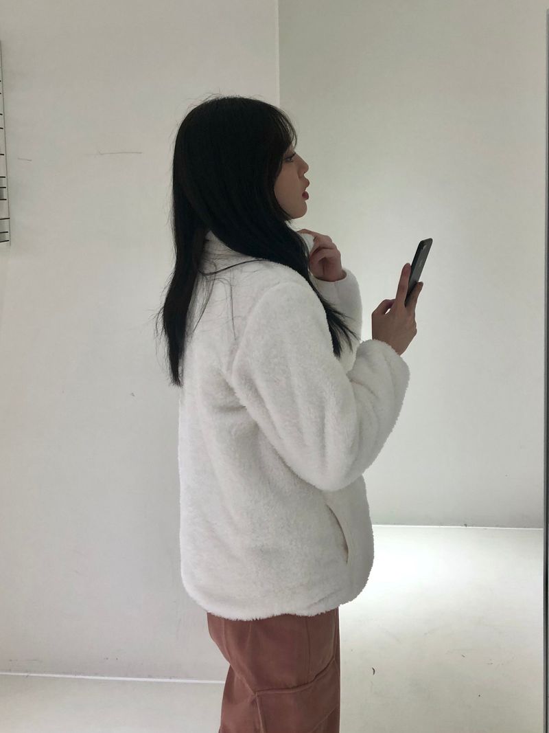 Fluffy fleece zip-up jacket