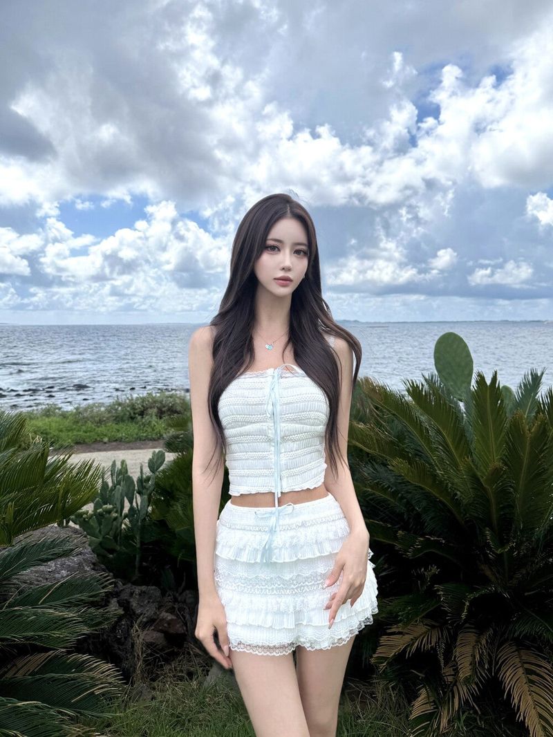 1519. White frill 2pc