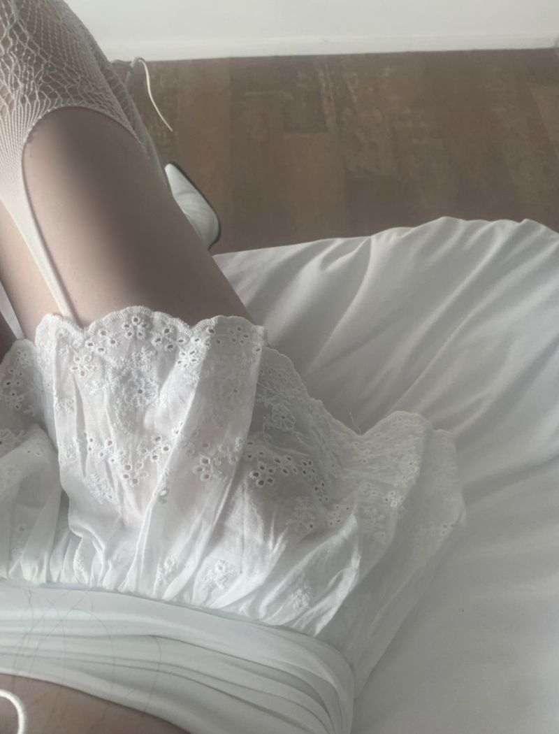 Hansel lace punching skirt