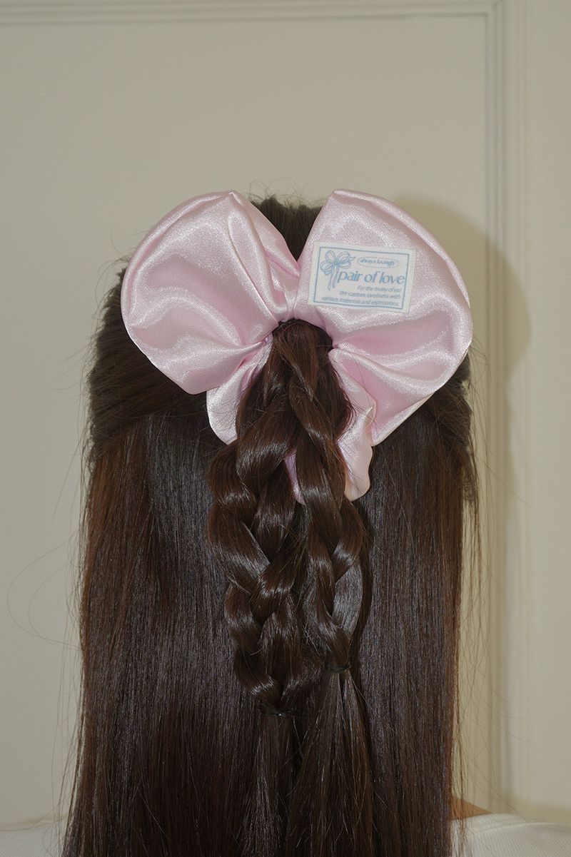 SATIN HEART SCRUNCHIE (BABY PINK)