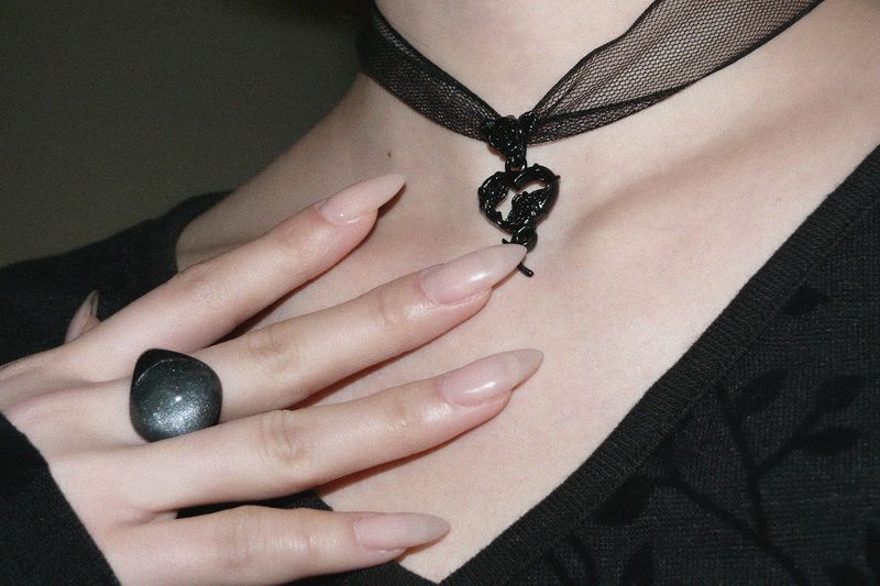 [春] - Dark rose choker