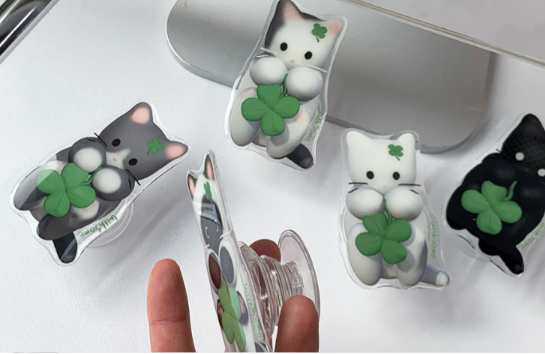 Lucky thumbcat smart talk