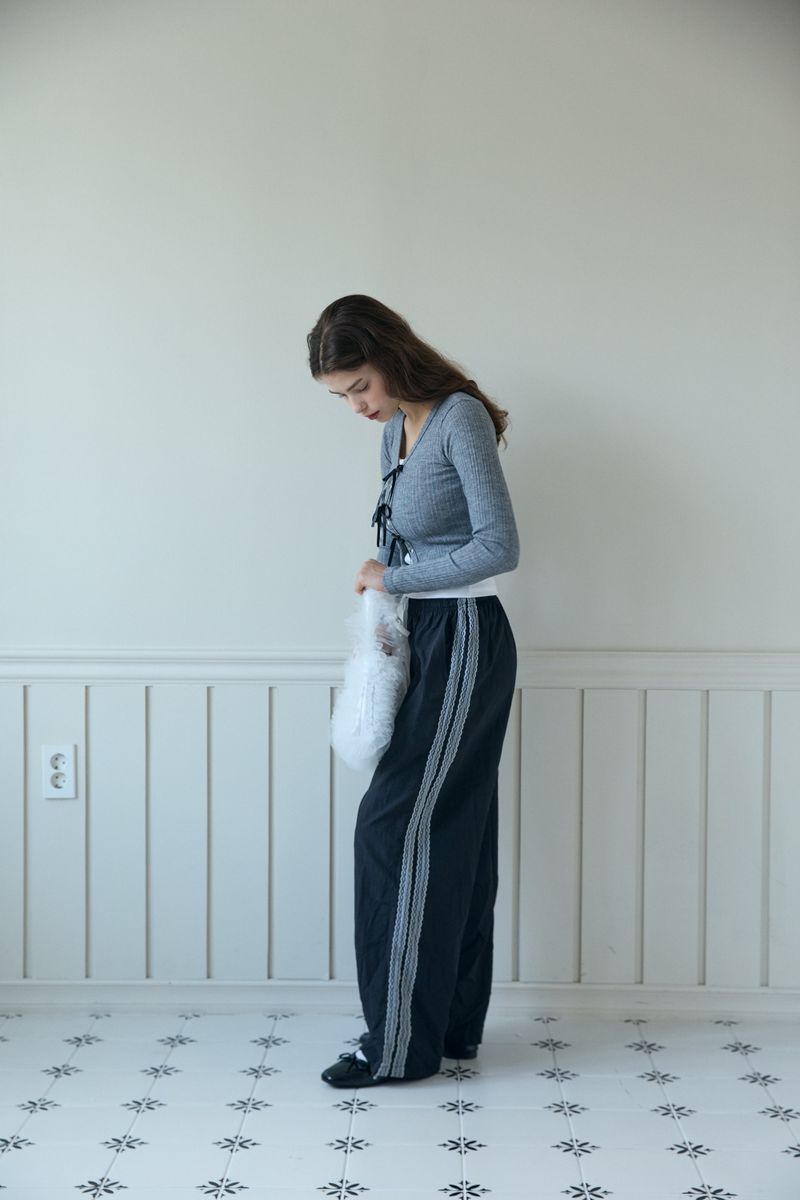 PINK PINEAPPLE(ピンクパイナップル)の「LACE TRACK PANTS (2 COLORS)(Pants)」