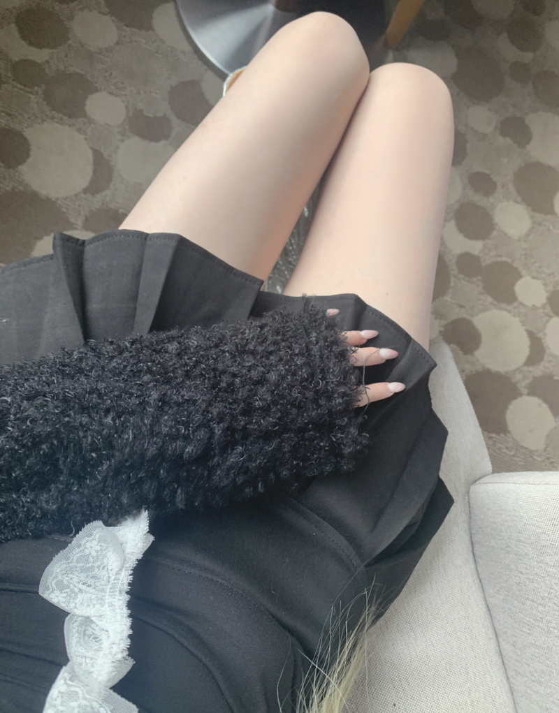 Keina Low-Waist Pleated Skirt (Black)