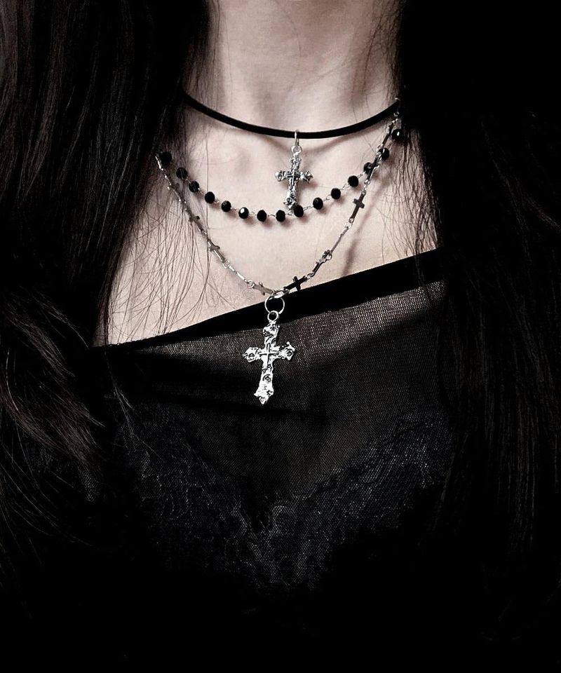 Adamdree（アダムドリー）の「ブラッククロスレイヤードネックレス（アクセサリー）」