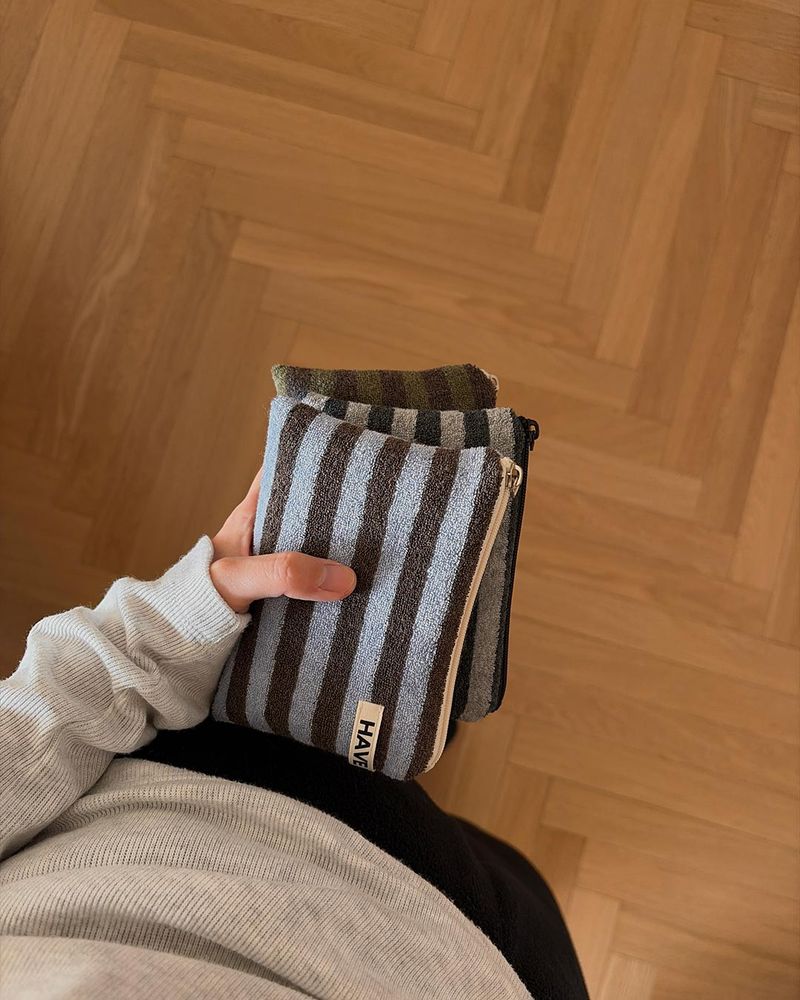 Two-tone terry flat pouch - pale blue , M size