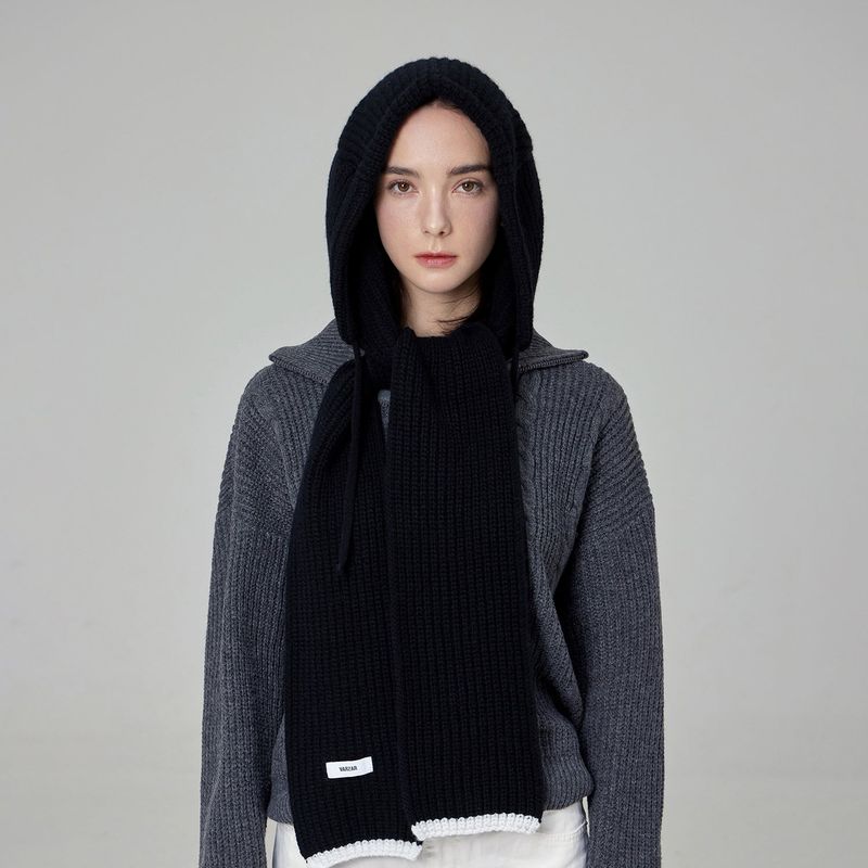 VARZAR(バザール)の「VARZAR Logo Label Hood Muffler / Black(Fashion Accessories)」