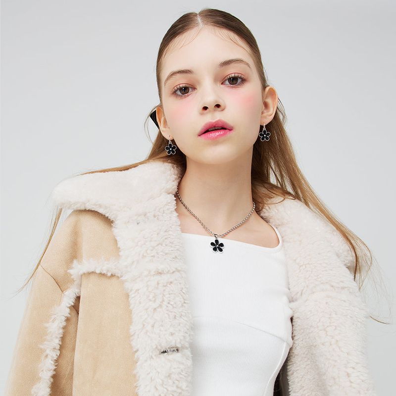 HEART BUTTON SHORT SHEARLING JACKET _ BEGIE