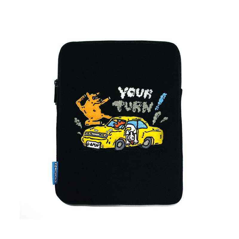 [EZwithPIECE] KICK KICK TABLET POUCH (BLACK)