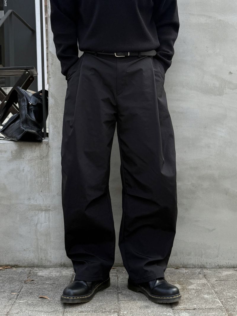 AVAND（アバンド）の「(fleece ver) Unbalanced pintuck curved pants（Pants）」