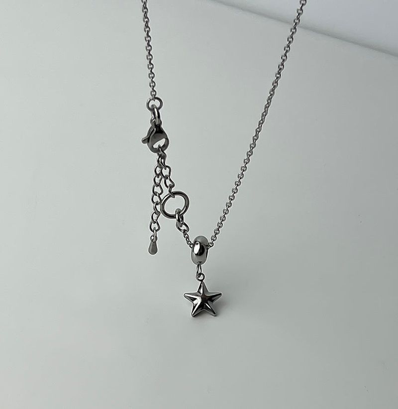 Mini loop star necklace