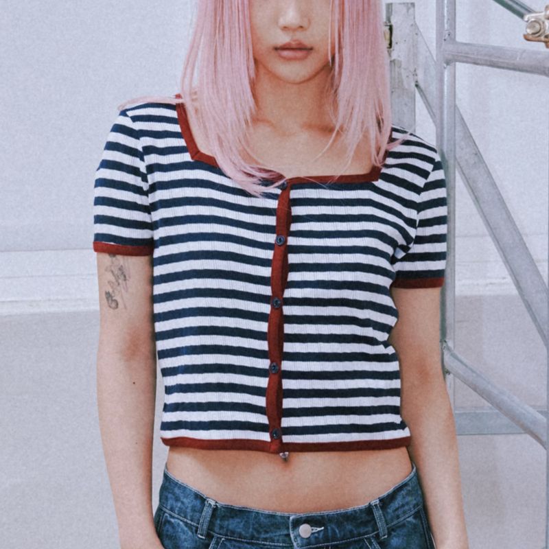ROMANTIC CROWN（ロマンティッククラウン）の「SQUARE NECK STRIPE CARDIGAN（Tops）」