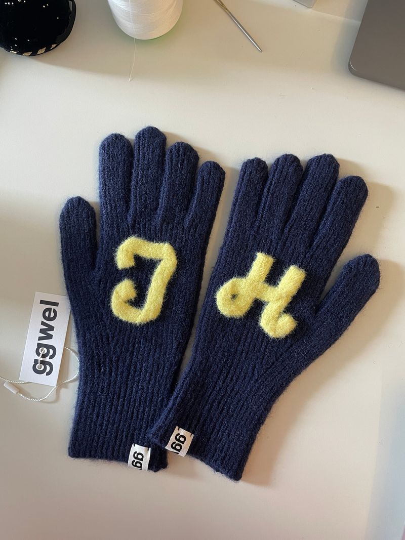 CUSTOM INITIAL KNIT RIBBON GLOVES