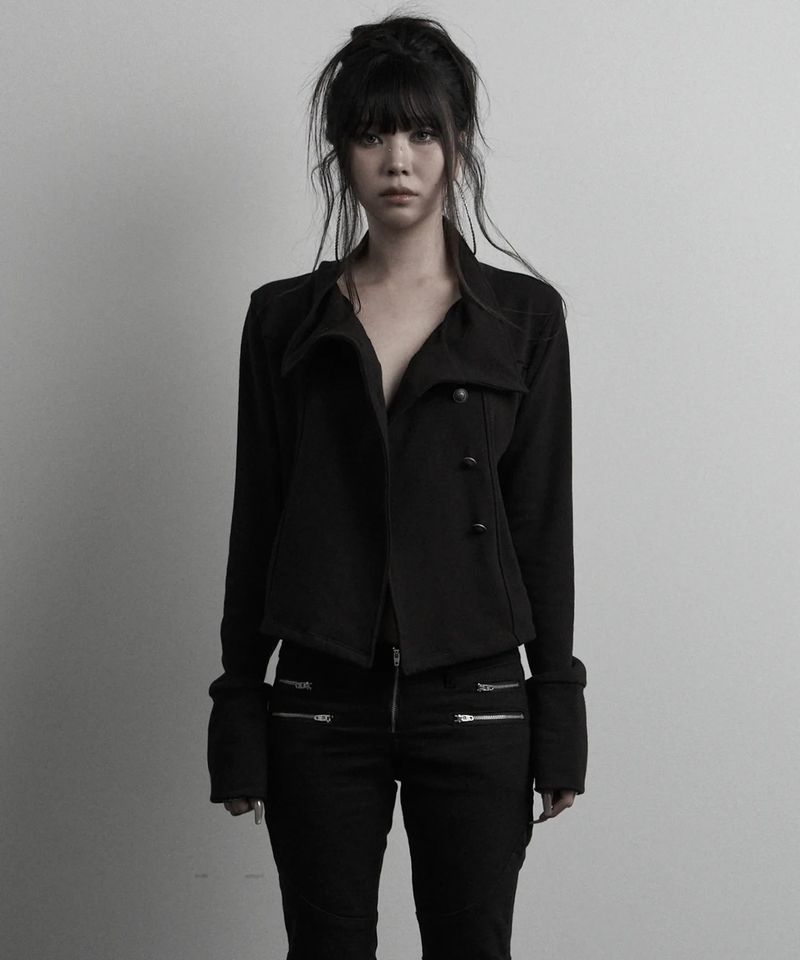 URBAN UNIQUE（アーバンユニーク）の「[label] アンティーク エンブレム ハイネック クロップ ジャケット (black)（ジャケット/アウター）」