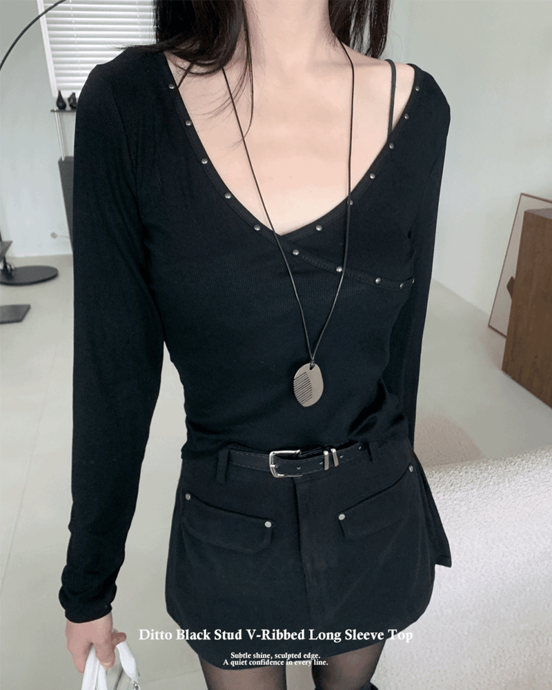 GUSTA（グスタ）の「Ditto Black Studded V-Lab Long Sleeve T-Shirt (Black)（Tops）」