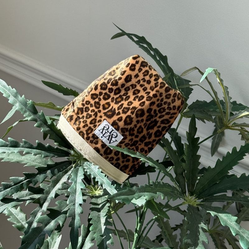 Avivere（アビベール）の「classic pouch_leopard velvet brown（Miscellaneous Goods/Stationery）」