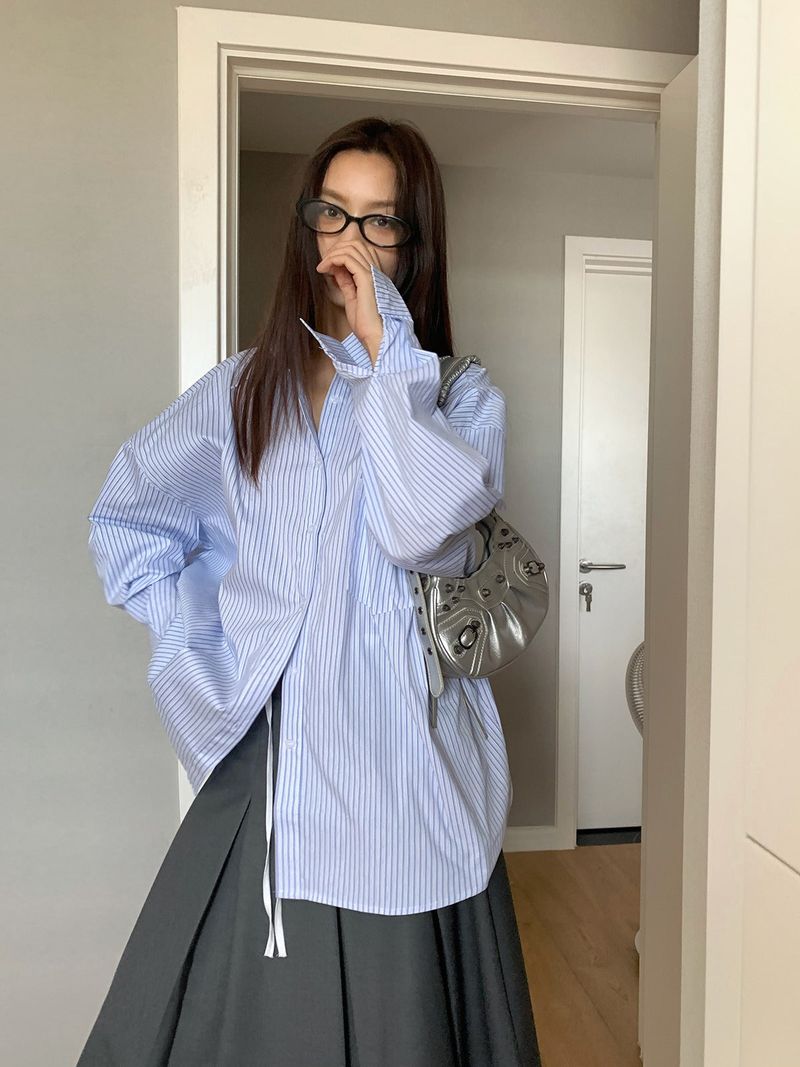 dereborujo（ドレボルゾー）の「Blue Stripe Loose Fit Long Sleeve Shirt（Tops）」