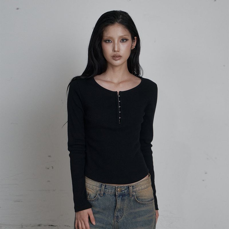Curetty(キュリティ)の「C フック フロント オープン Tシャツ ブラック(トップス)」