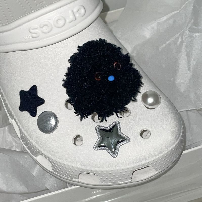 [made]fluffy monster shoes charm set 