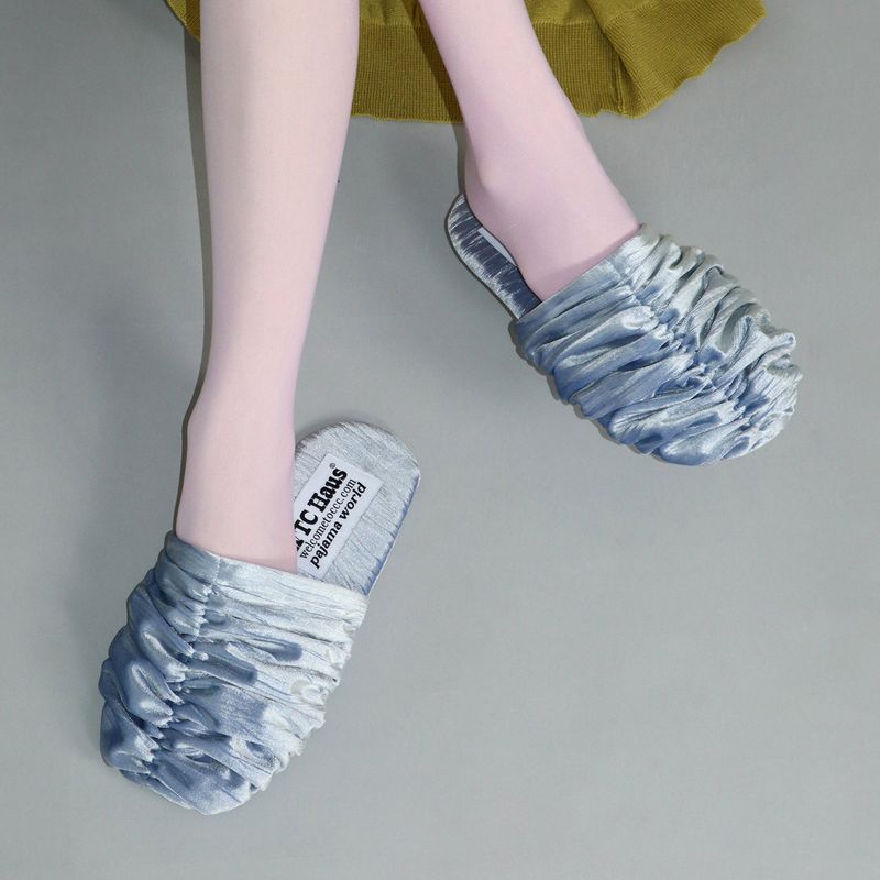 Croa Shoes (Silver) Room Shoes