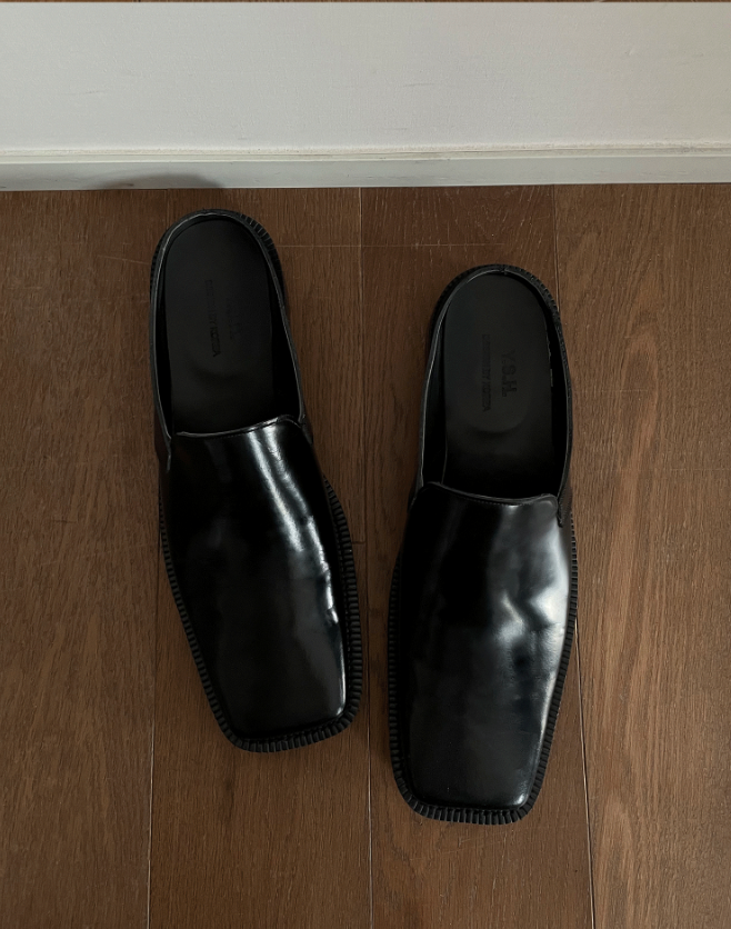 Liner Black Leather Mule