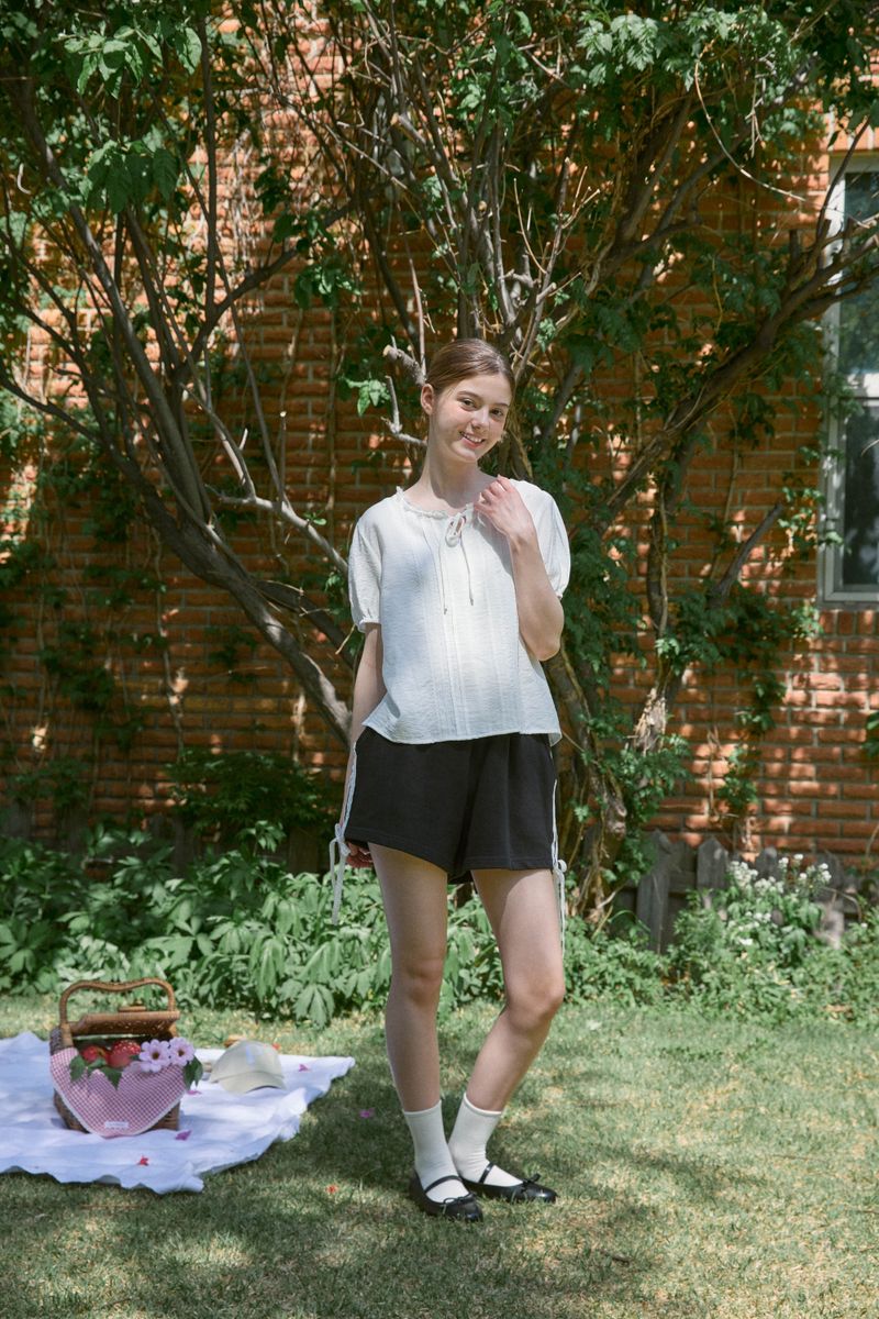 ADEE LACE SHORTS (3 COLORS)
